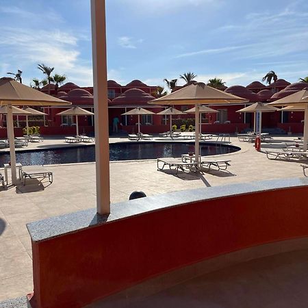 Pickalbatros Laguna Club Resort Sharm El Sheikh Екстериор снимка The pool at the hotel