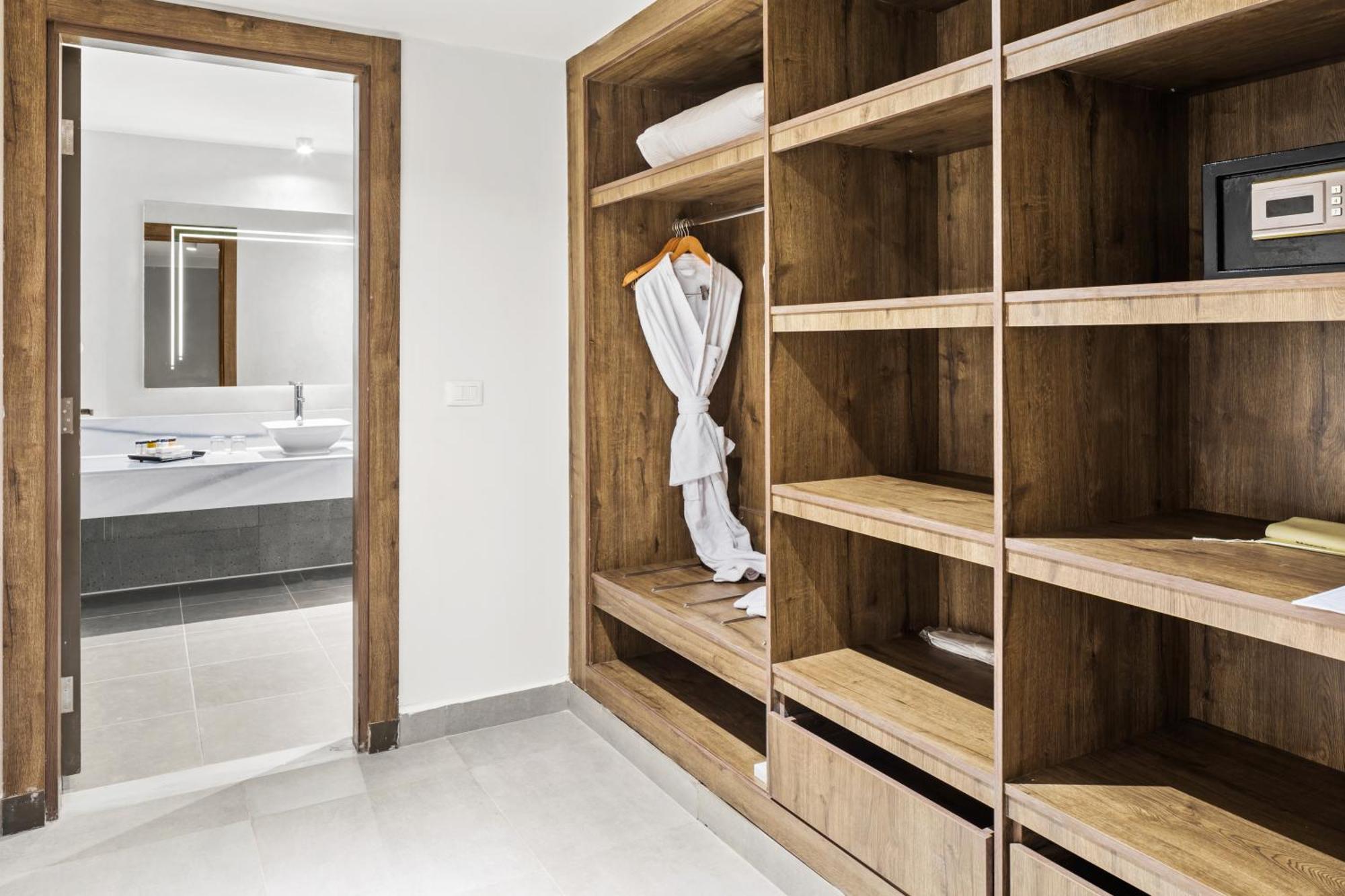 Pickalbatros Laguna Club Resort Sharm El Sheikh Екстериор снимка A walk-in closet