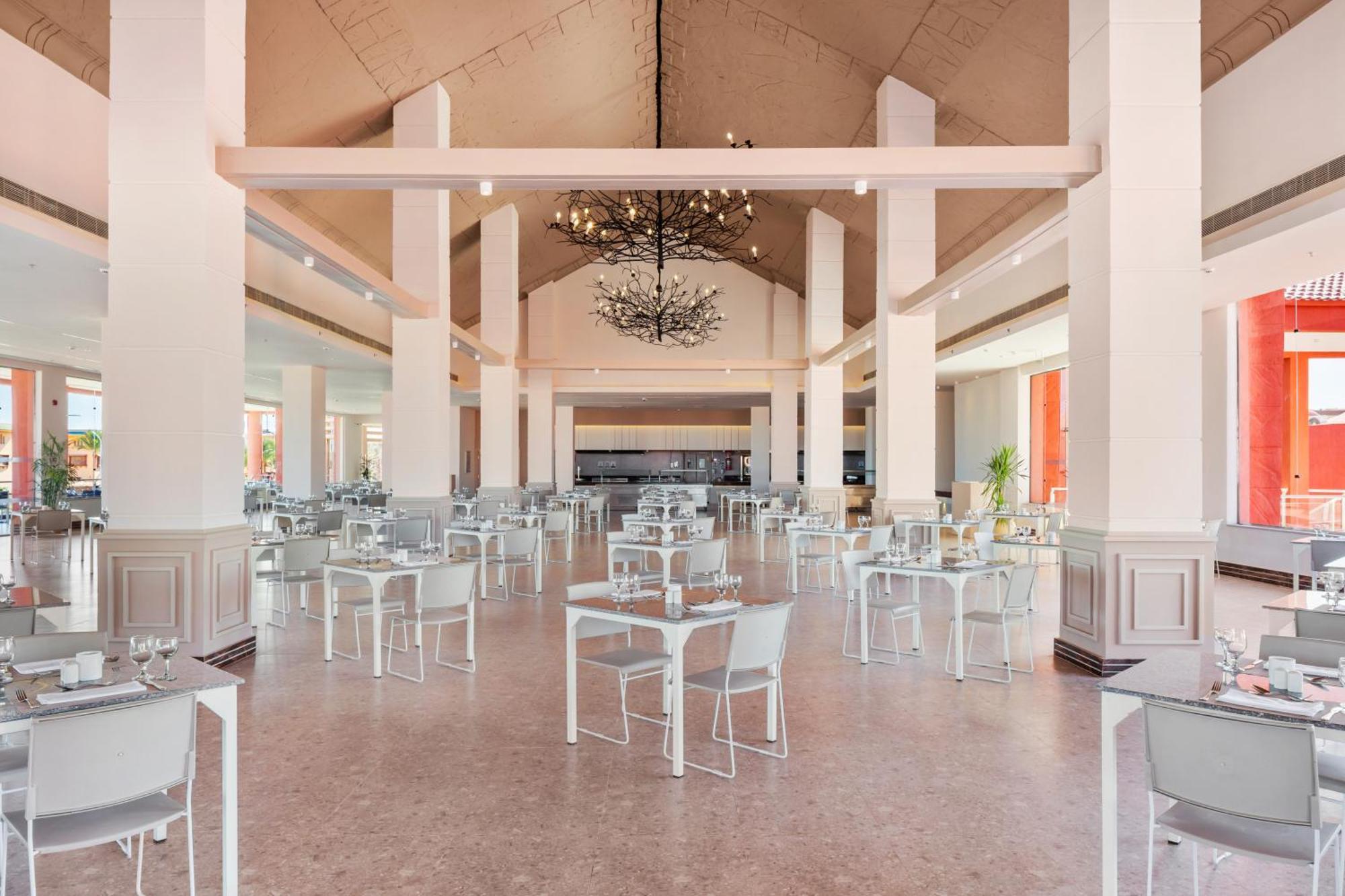 Pickalbatros Laguna Club Resort Sharm El Sheikh Екстериор снимка The restaurant at the hotel