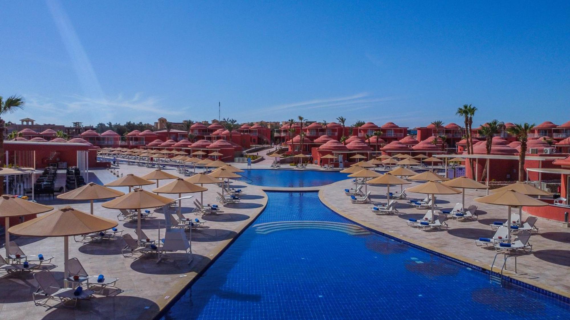 Pickalbatros Laguna Club Resort Sharm El Sheikh Екстериор снимка The swimming pool at the hotel