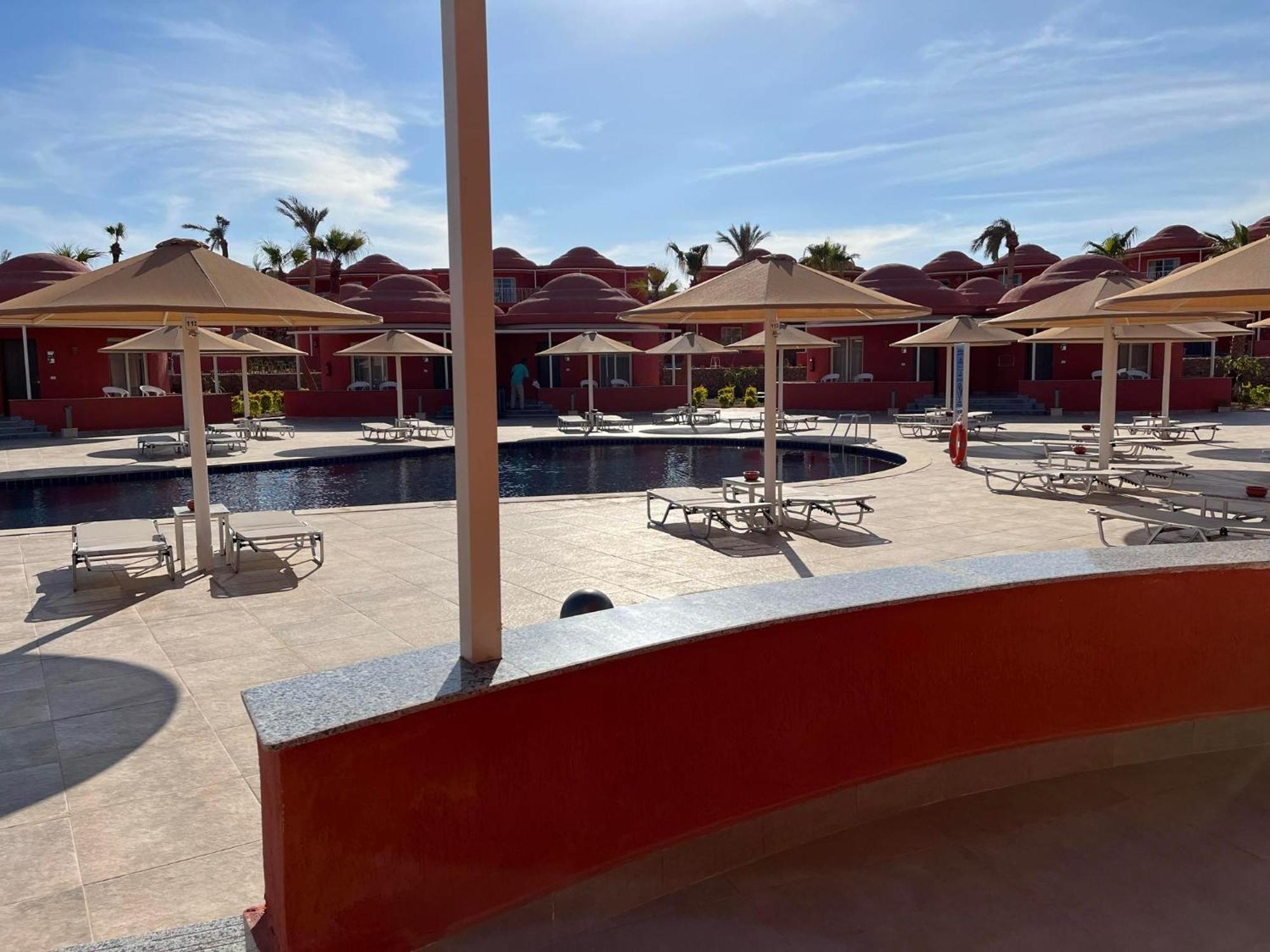 Pickalbatros Laguna Club Resort Sharm El Sheikh Екстериор снимка The pool at the hotel